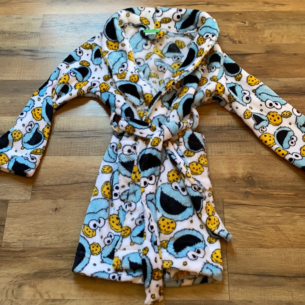 New. Size 5T Cookie Monster robe